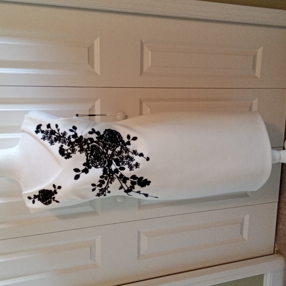 Calvin Klein Elegant White Dress with Black Floral Design